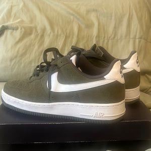 Air Force 1 Palm Green. Sz. 10. Gently used, but rare!